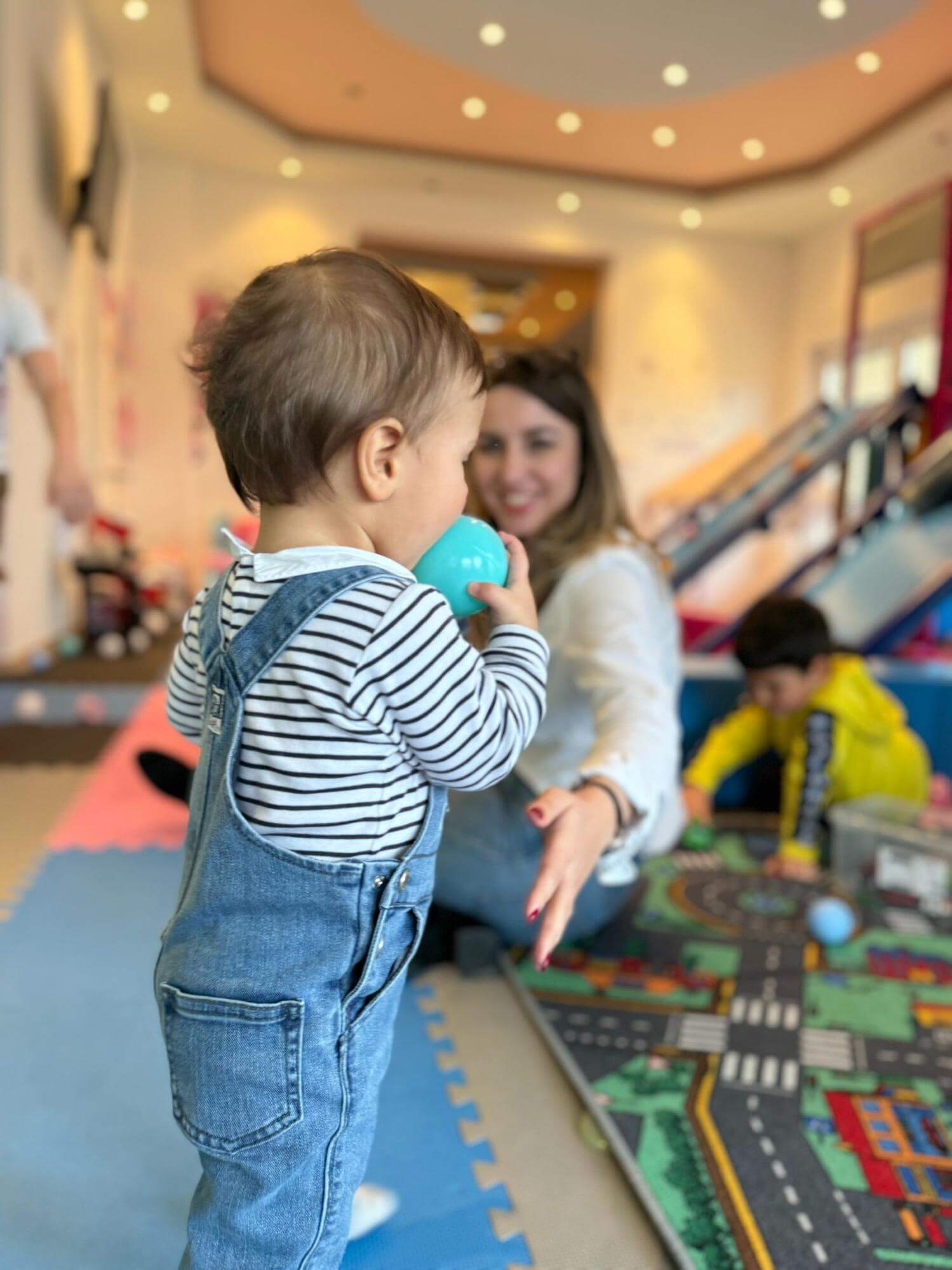 sretna djeca u igraonici Winnie sretna djeca u igraonici Winnie